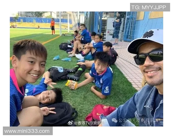 香港足球明星徐荣的辉煌职业生涯与成就回顾